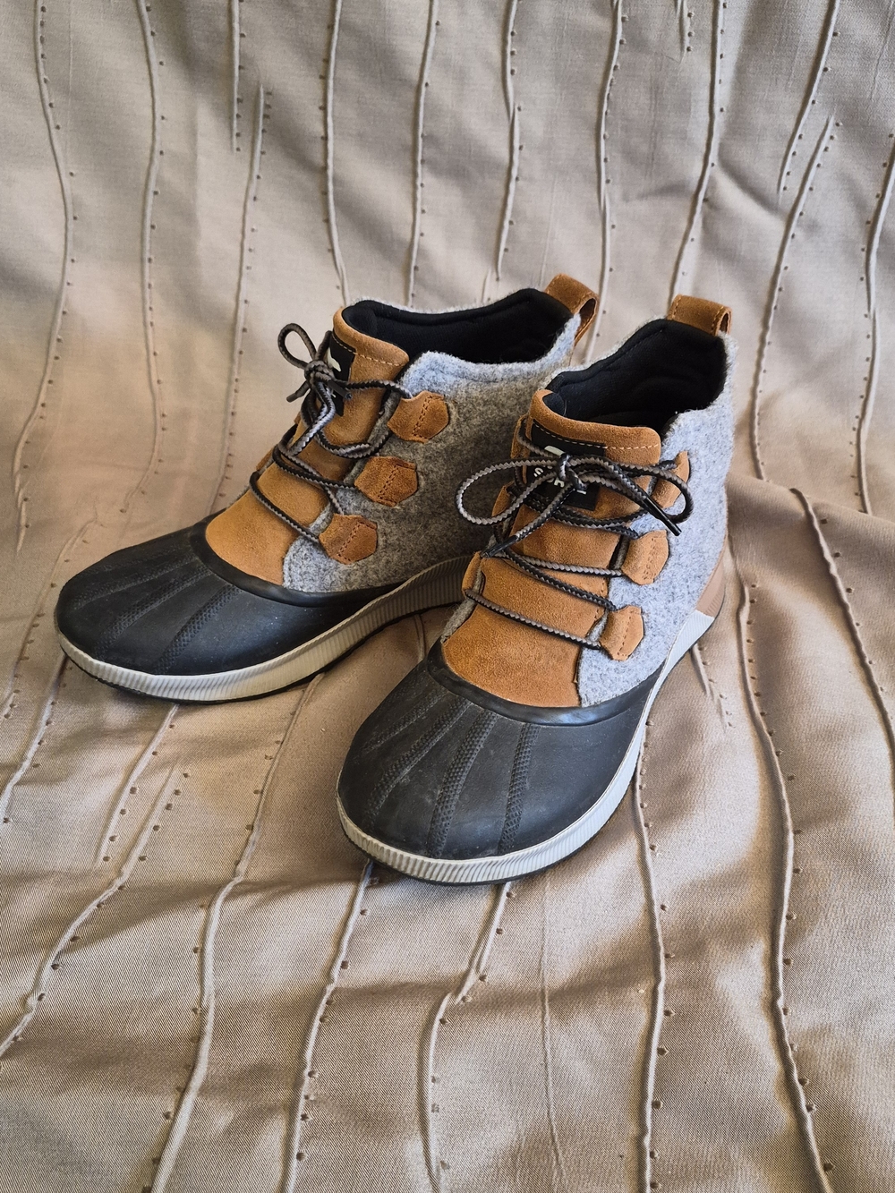 Sorel Women's Gray, Black and Brown Waterproof Winter Duck Boots Size 11